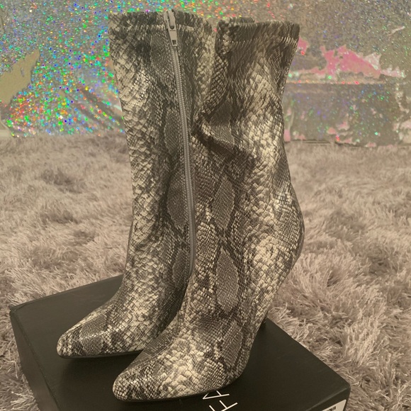 Fashion Nova Boots - Picture 8 of 8